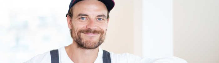 Handwerker ist cool nach erfolgreichem Insolvenzplan