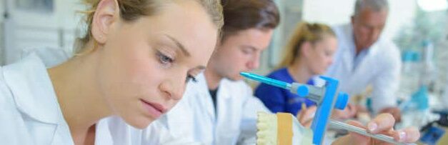 DENTALLABOR MIT SCHUTZSCHIRM SANIERT, 70JÄHRIGE FAMILIENTRADITION WIRD FORTGEFÜHRT